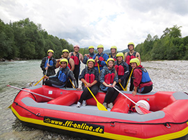 Wasserspaß beim Wildwasser Rafting